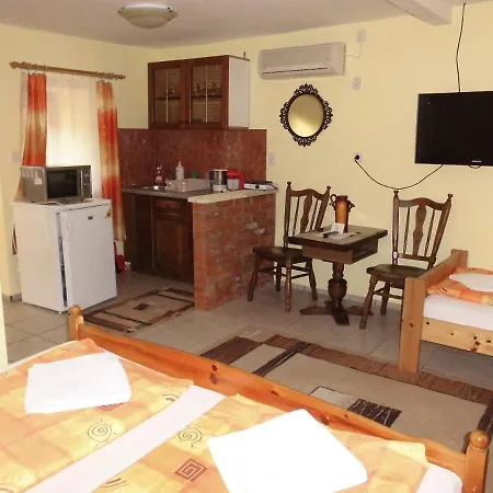 Fenyves Apartman Sarospatak Exterior photo