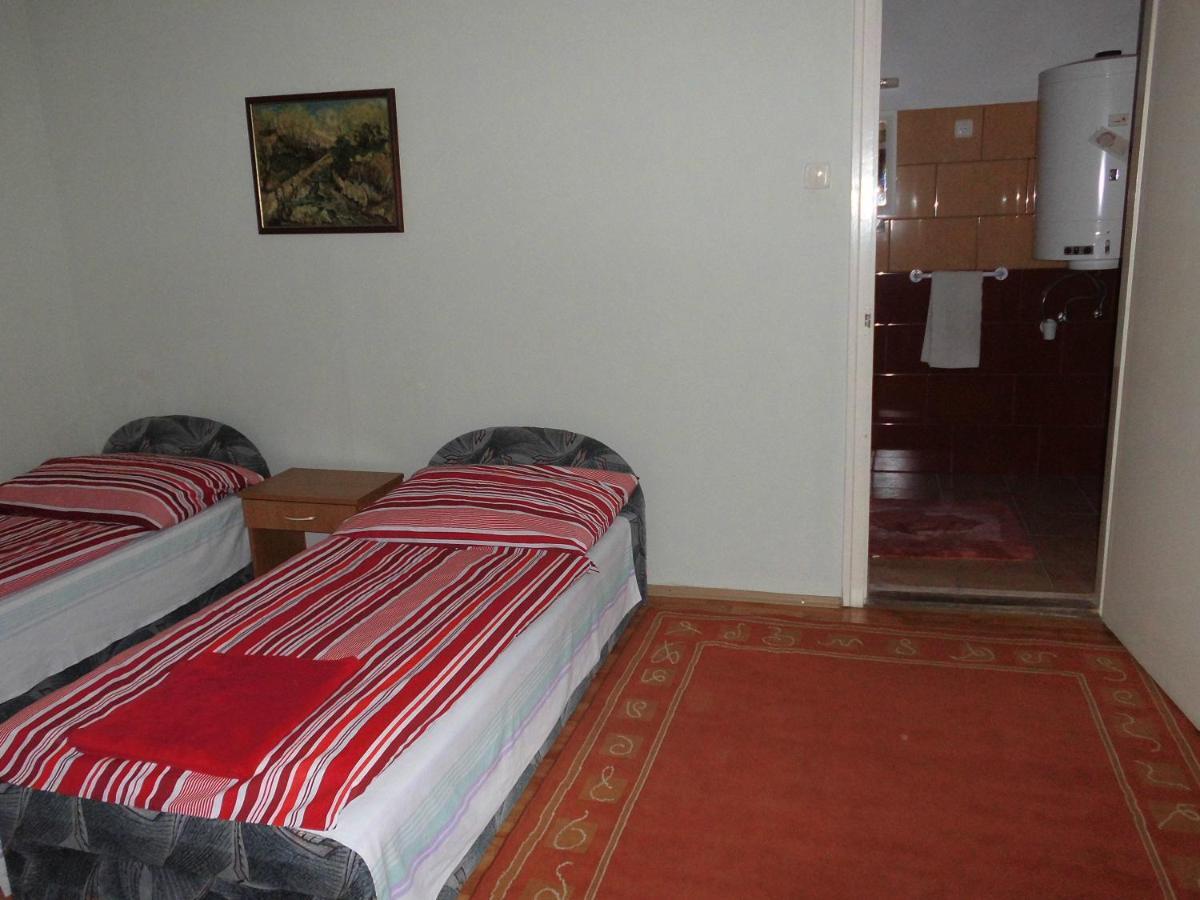 Fenyves Apartment *